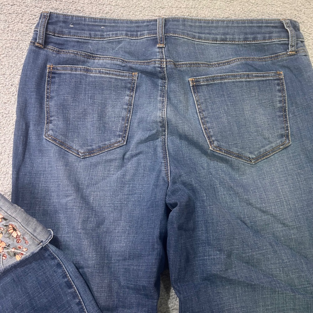 Chico's Jeans So Slimming Girlfriend Ankle 12R Floral Embroidered Cottagecore - Picture 9 of 10